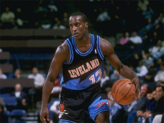 致敬传奇，布伦南-约翰逊进球后用孙兴慜招牌动作进行庆祝