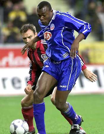 使得他成為 使得他成為